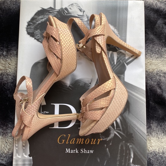 VINCE CAMUTO Peppa Nude/Cream Snakeskin Strappy NEW pump heels size: 8.5 - Picture 3 of 7